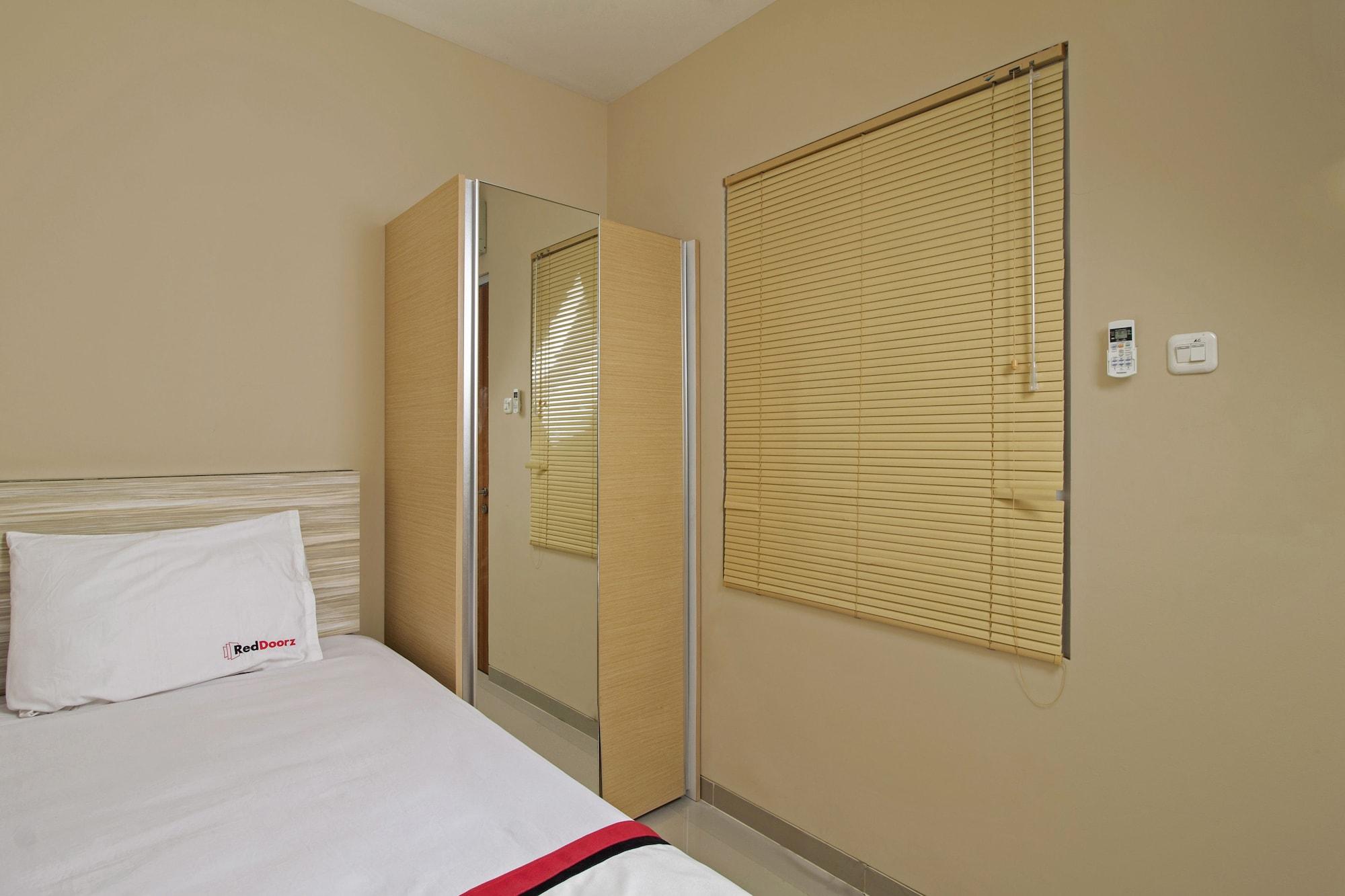 Reddoorz Plus @ Setiabudi Tengah Jakarta Buitenkant foto