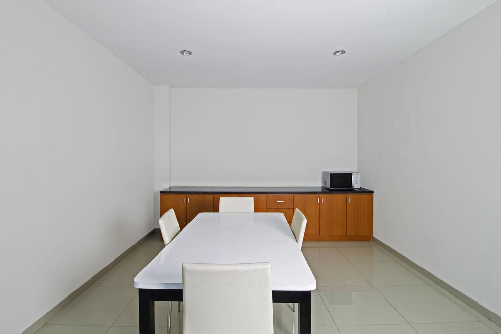 Reddoorz Plus @ Setiabudi Tengah Jakarta Buitenkant foto